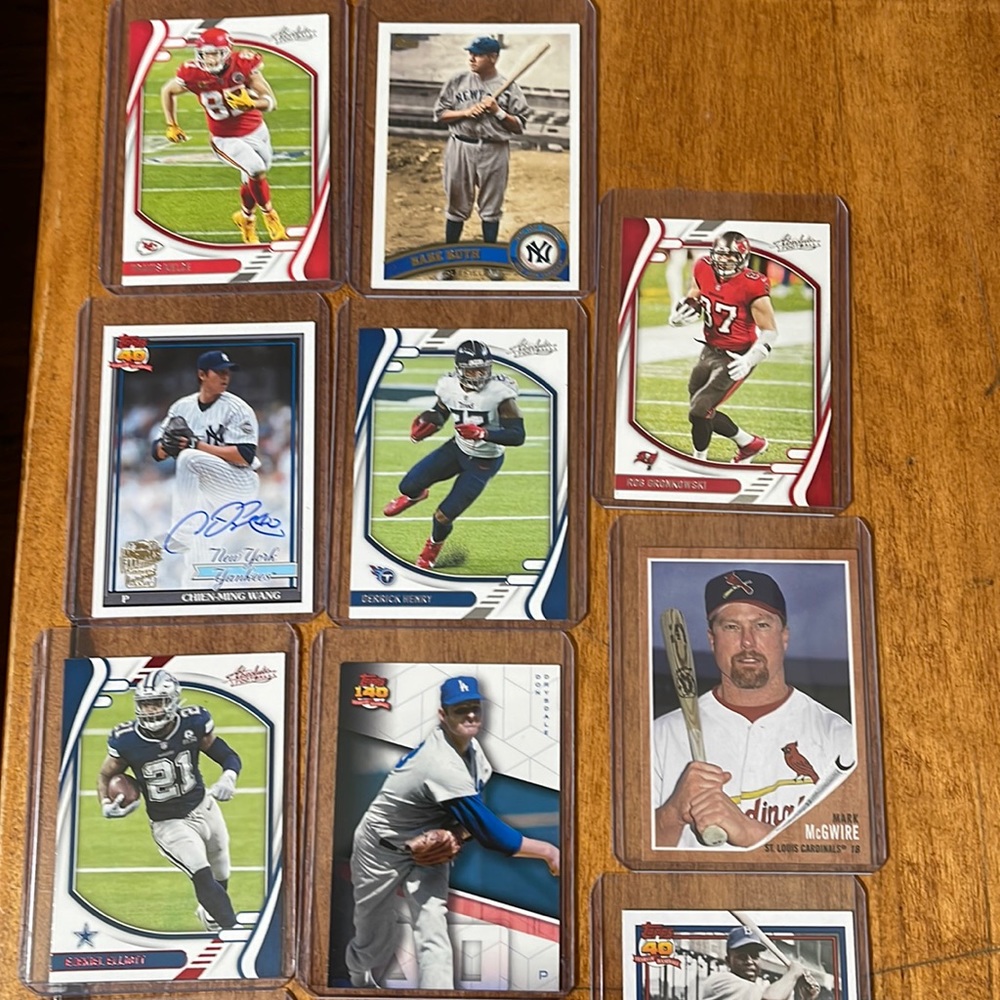 11 sports cards all in great condition all 11 in protecting card case